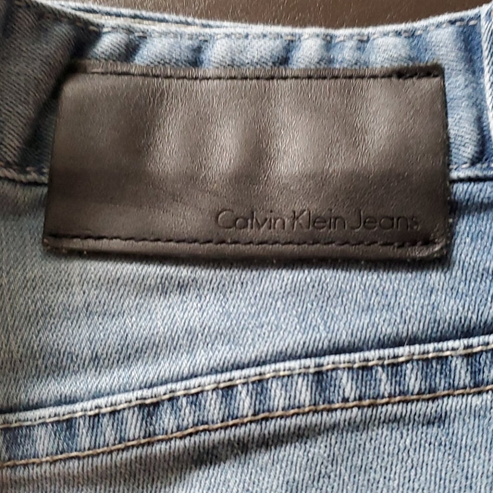 Calvin Klein - Picture 4 of 6